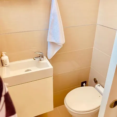 Apartment Seamans *